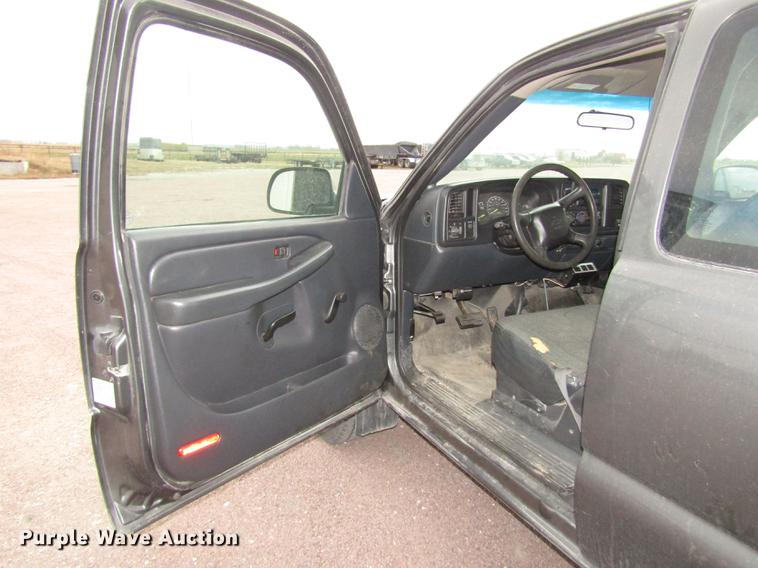 image for item DA3217 2001 Chevrolet Silverado 2500HD Ext. Cab pickup truck