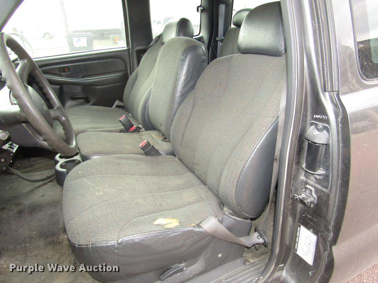 image for item DA3217 2001 Chevrolet Silverado 2500HD Ext. Cab pickup truck