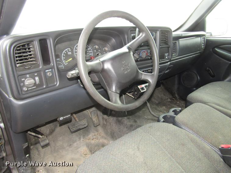 image for item DA3217 2001 Chevrolet Silverado 2500HD Ext. Cab pickup truck