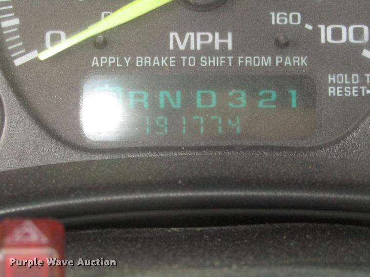 image for item DA3217 2001 Chevrolet Silverado 2500HD Ext. Cab pickup truck