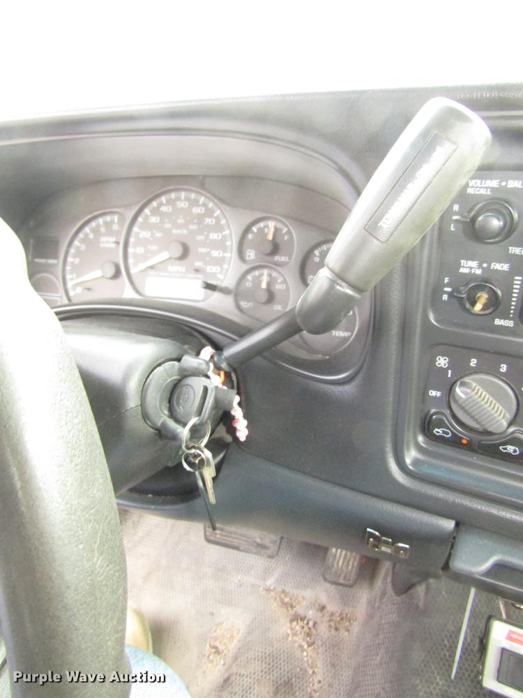 image for item DA3217 2001 Chevrolet Silverado 2500HD Ext. Cab pickup truck