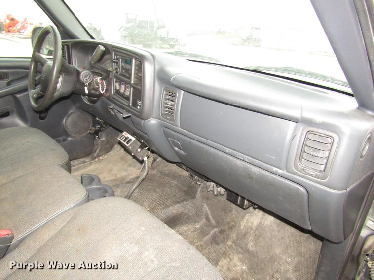 image for item DA3217 2001 Chevrolet Silverado 2500HD Ext. Cab pickup truck