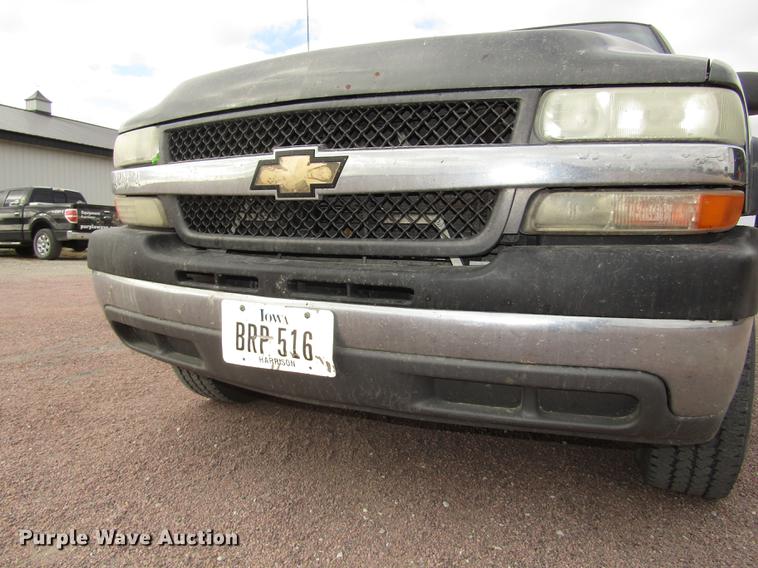image for item DA3217 2001 Chevrolet Silverado 2500HD Ext. Cab pickup truck