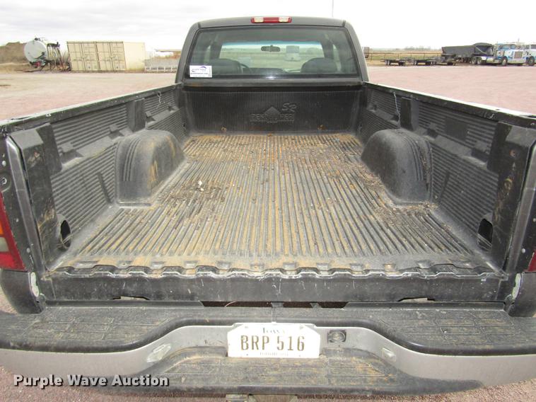 image for item DA3217 2001 Chevrolet Silverado 2500HD Ext. Cab pickup truck