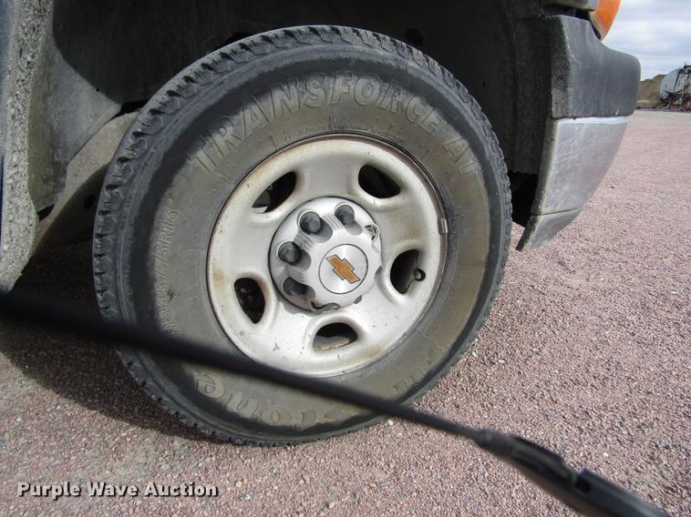 image for item DA3217 2001 Chevrolet Silverado 2500HD Ext. Cab pickup truck