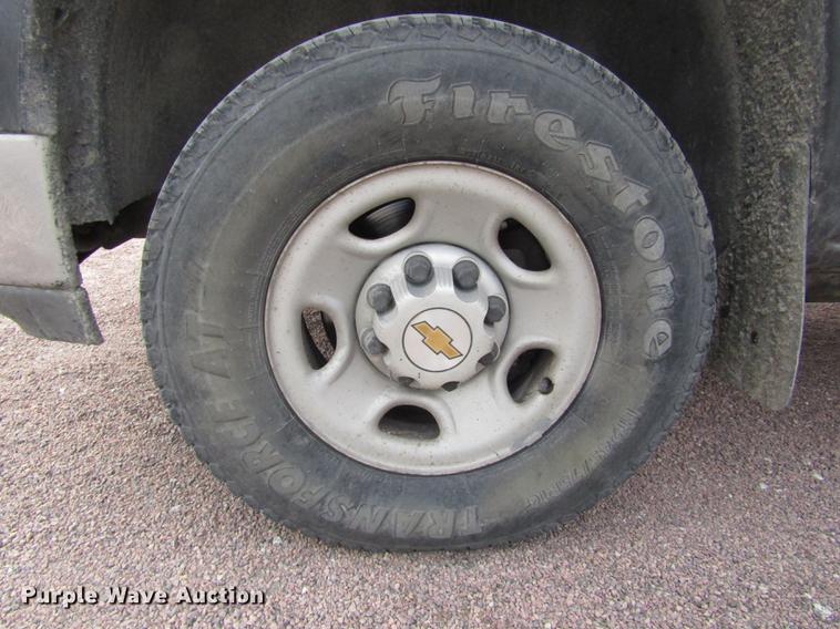 image for item DA3217 2001 Chevrolet Silverado 2500HD Ext. Cab pickup truck