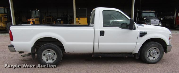 image for item DA3220 2010 Ford F250 Super Duty XL pickup truck