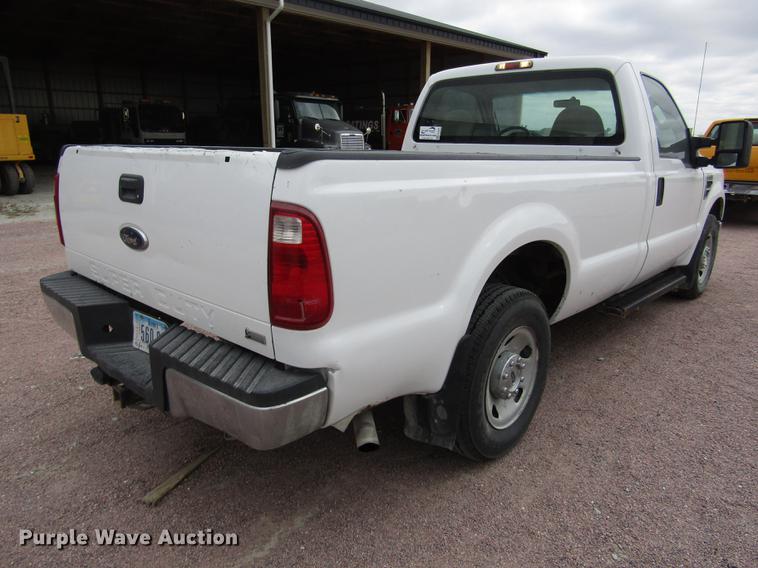 image for item DA3220 2010 Ford F250 Super Duty XL pickup truck
