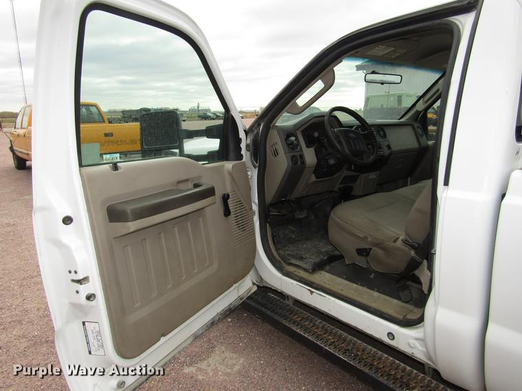 image for item DA3220 2010 Ford F250 Super Duty XL pickup truck