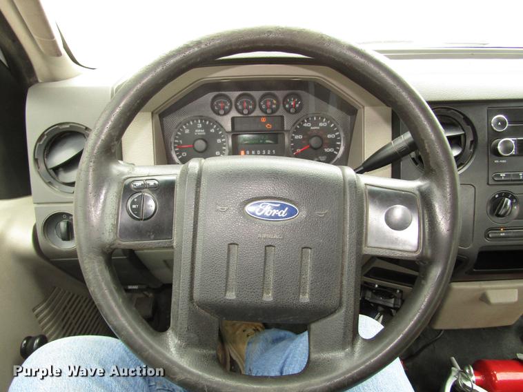 image for item DA3220 2010 Ford F250 Super Duty XL pickup truck
