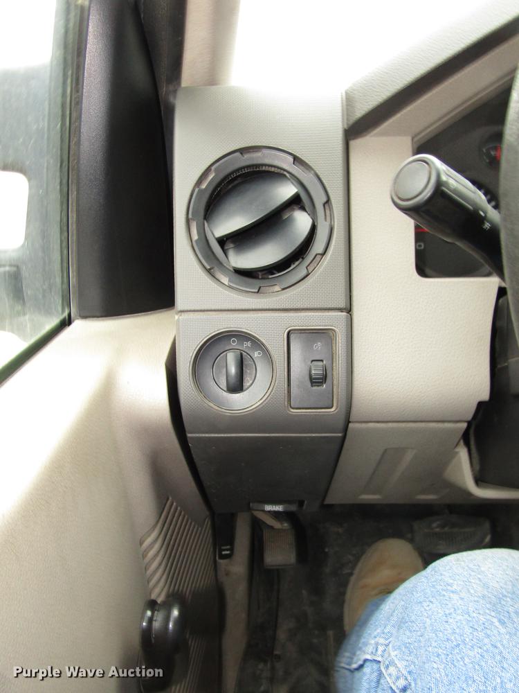 image for item DA3220 2010 Ford F250 Super Duty XL pickup truck