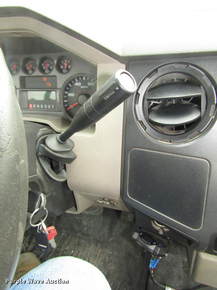 image for item DA3220 2010 Ford F250 Super Duty XL pickup truck