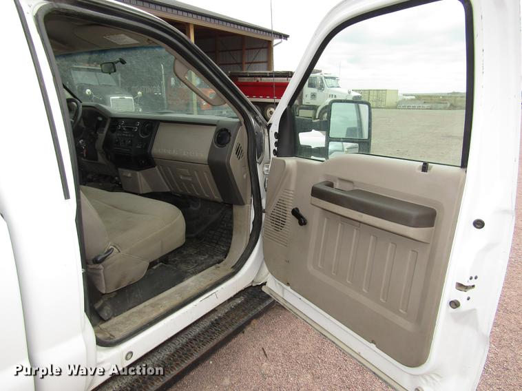 image for item DA3220 2010 Ford F250 Super Duty XL pickup truck