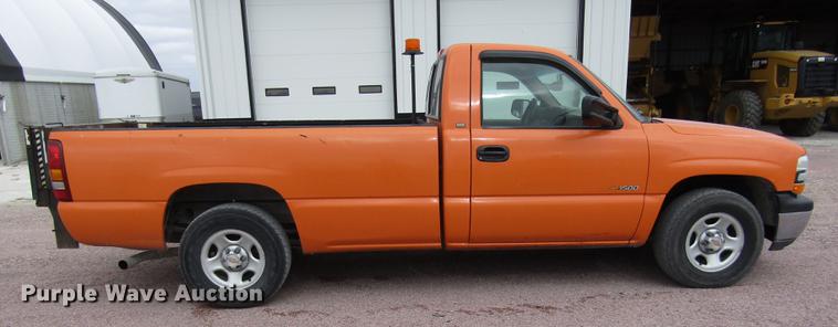 image for item DA3222 1999 Chevrolet Silverado 1500 pickup truck