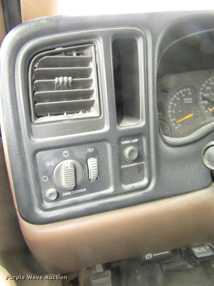 image for item DA3222 1999 Chevrolet Silverado 1500 pickup truck