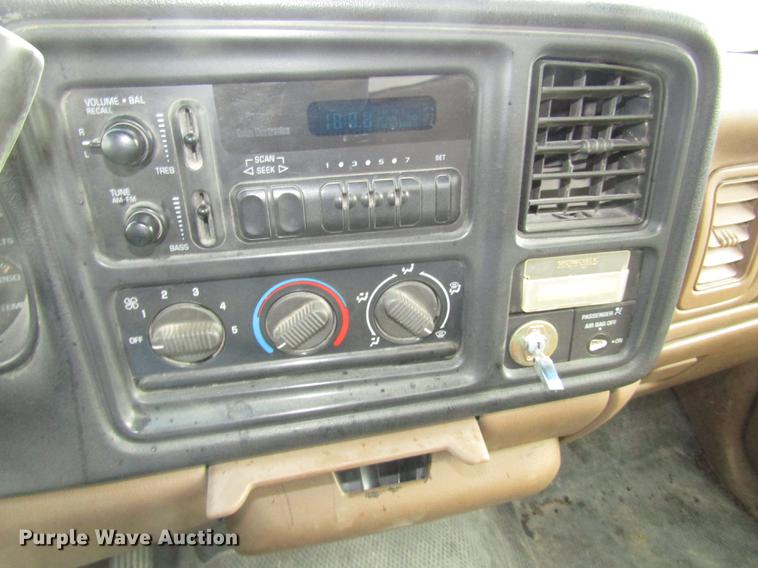 image for item DA3222 1999 Chevrolet Silverado 1500 pickup truck