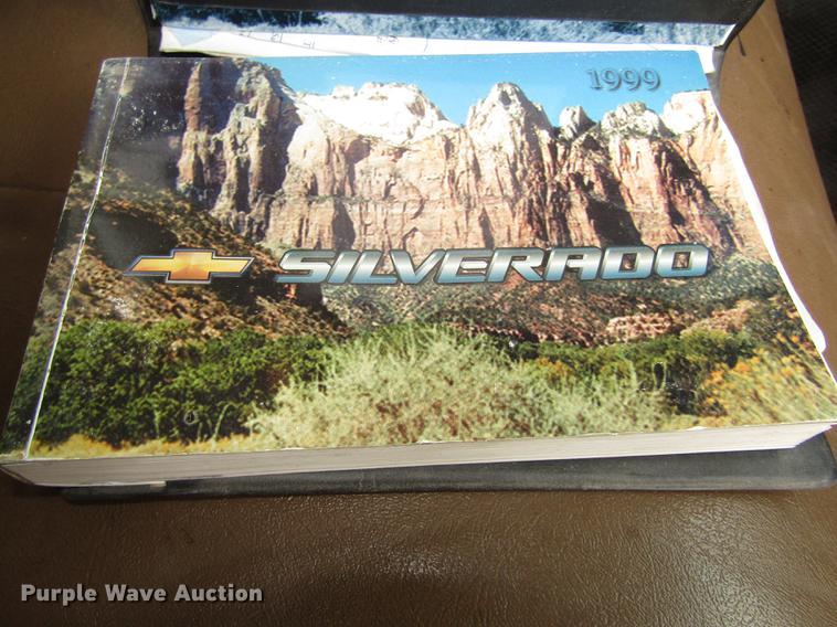 image for item DA3222 1999 Chevrolet Silverado 1500 pickup truck