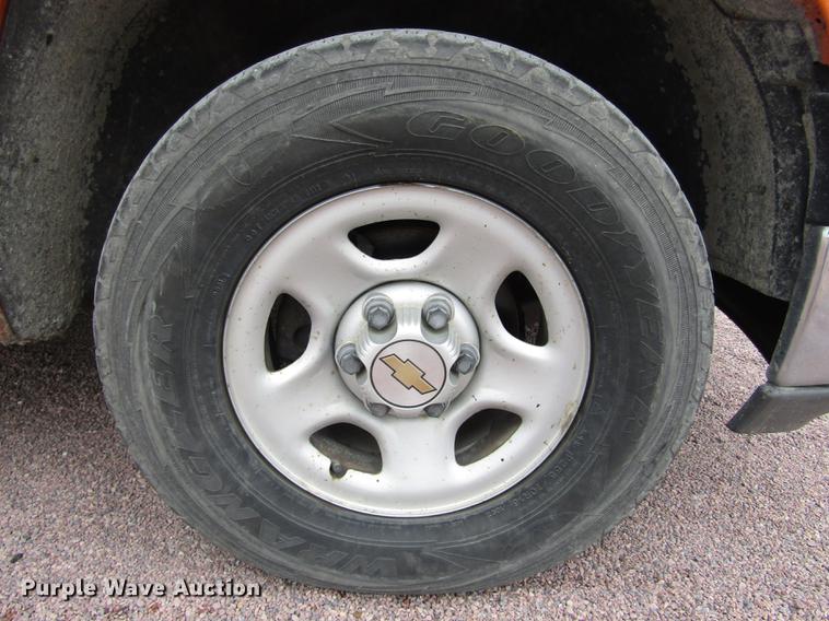 image for item DA3222 1999 Chevrolet Silverado 1500 pickup truck