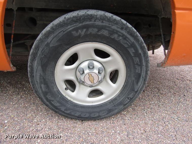 image for item DA3222 1999 Chevrolet Silverado 1500 pickup truck