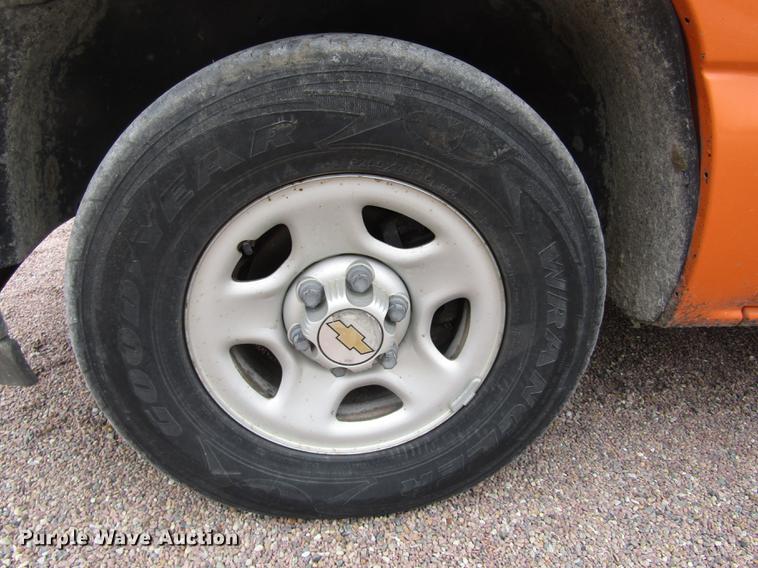 image for item DA3222 1999 Chevrolet Silverado 1500 pickup truck