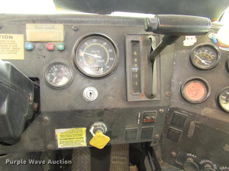 image for item DA3234 1996 Thomas Saf-T-Liner ER school bus