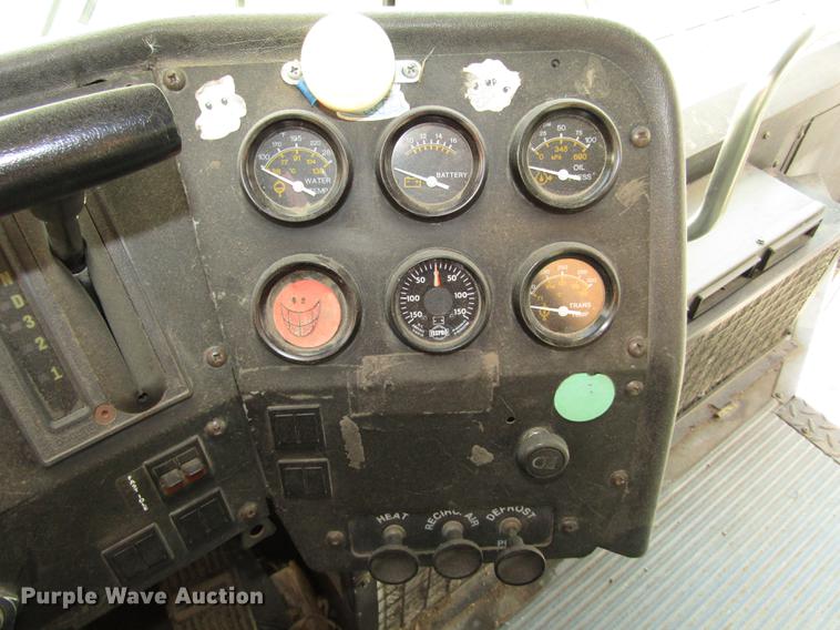 image for item DA3234 1996 Thomas Saf-T-Liner ER school bus