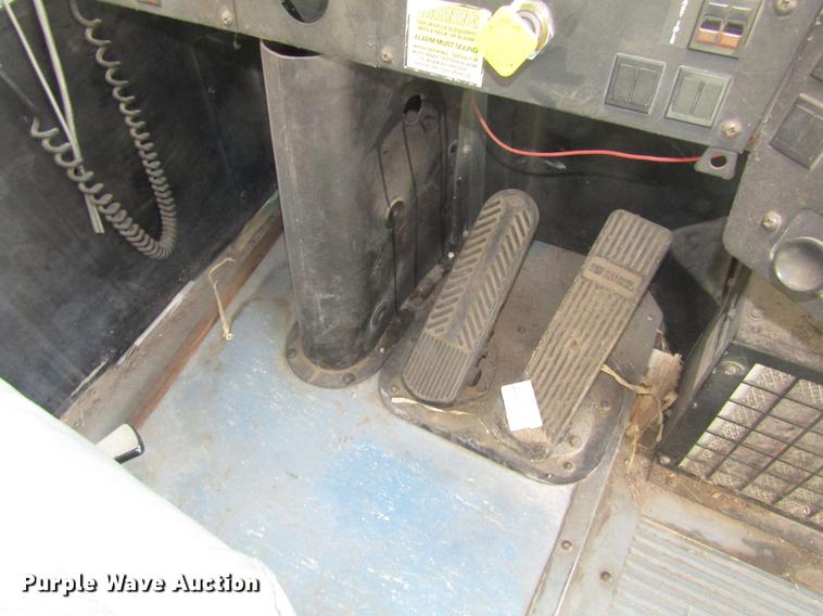 image for item DA3234 1996 Thomas Saf-T-Liner ER school bus