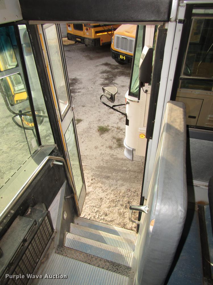 image for item DA3234 1996 Thomas Saf-T-Liner ER school bus