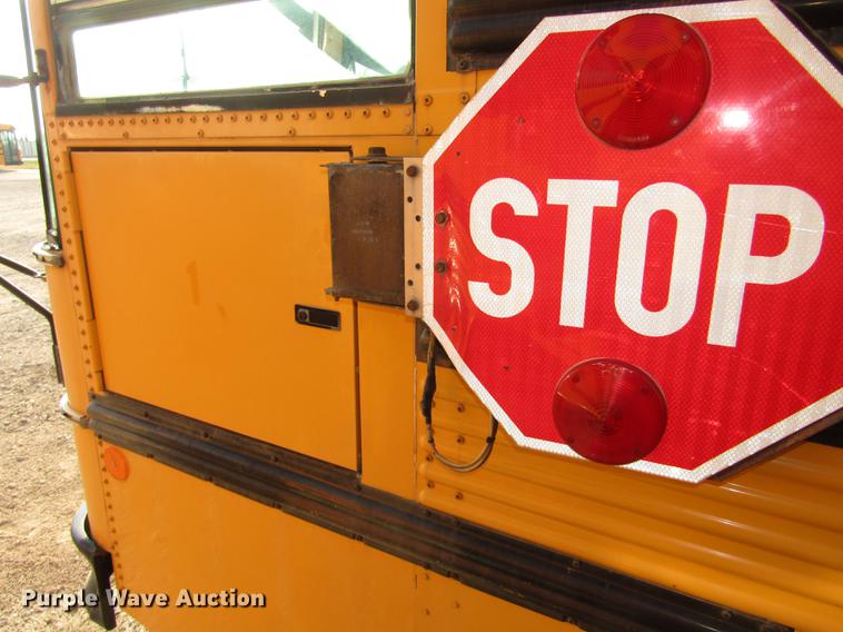 image for item DA3234 1996 Thomas Saf-T-Liner ER school bus