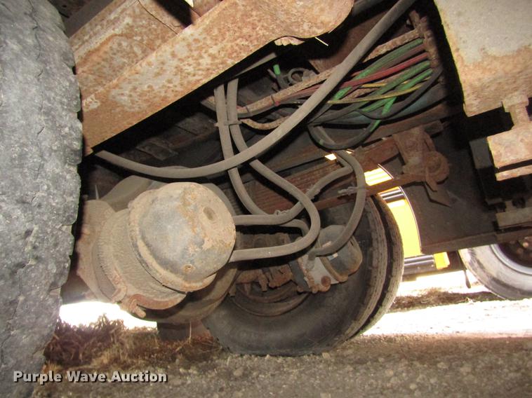 image for item DA3234 1996 Thomas Saf-T-Liner ER school bus