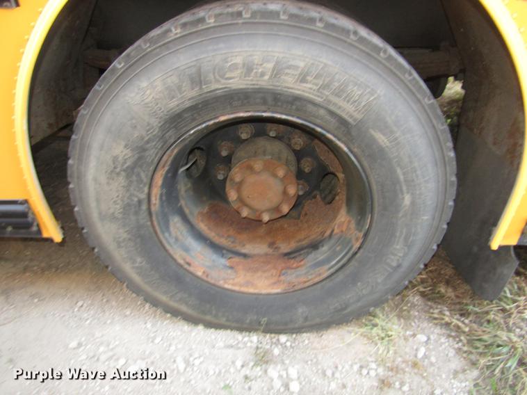 image for item DA3234 1996 Thomas Saf-T-Liner ER school bus