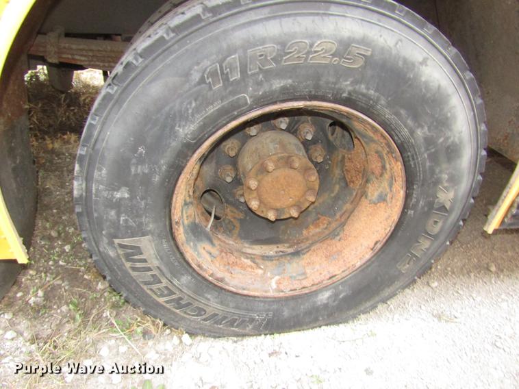 image for item DA3234 1996 Thomas Saf-T-Liner ER school bus