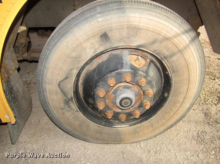 image for item DA3234 1996 Thomas Saf-T-Liner ER school bus