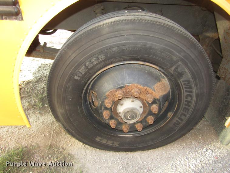 image for item DA3234 1996 Thomas Saf-T-Liner ER school bus