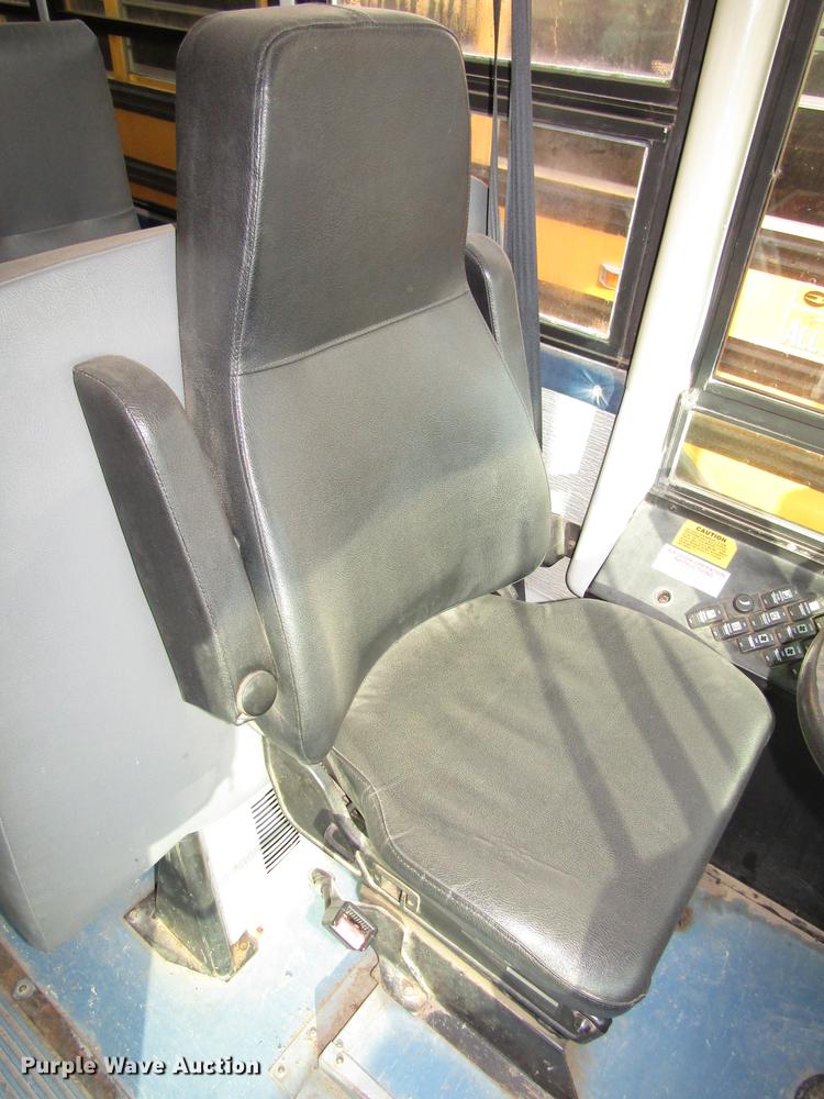 image for item DA3235 1999 Thomas Saf-T-Liner MVP ER school bus