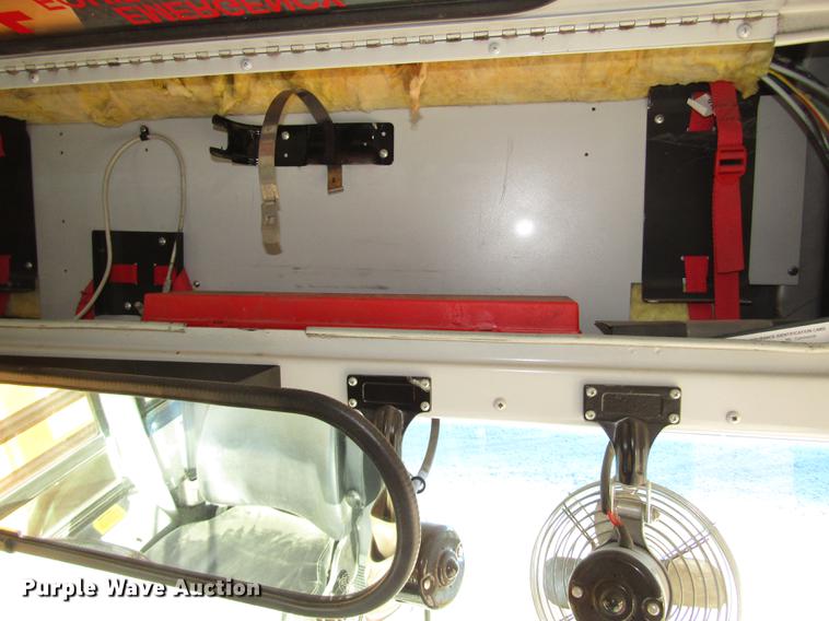 image for item DA3235 1999 Thomas Saf-T-Liner MVP ER school bus