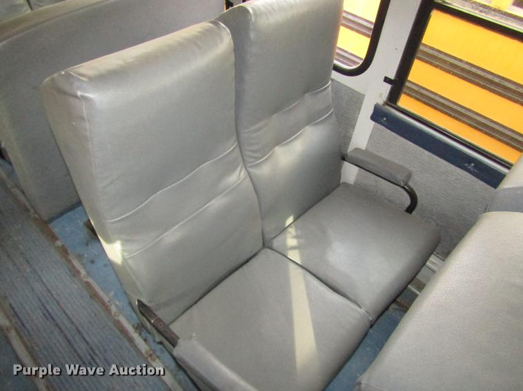 image for item DA3235 1999 Thomas Saf-T-Liner MVP ER school bus