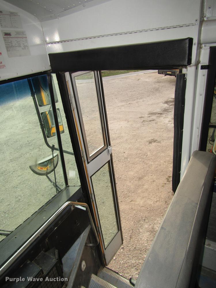 image for item DA3235 1999 Thomas Saf-T-Liner MVP ER school bus