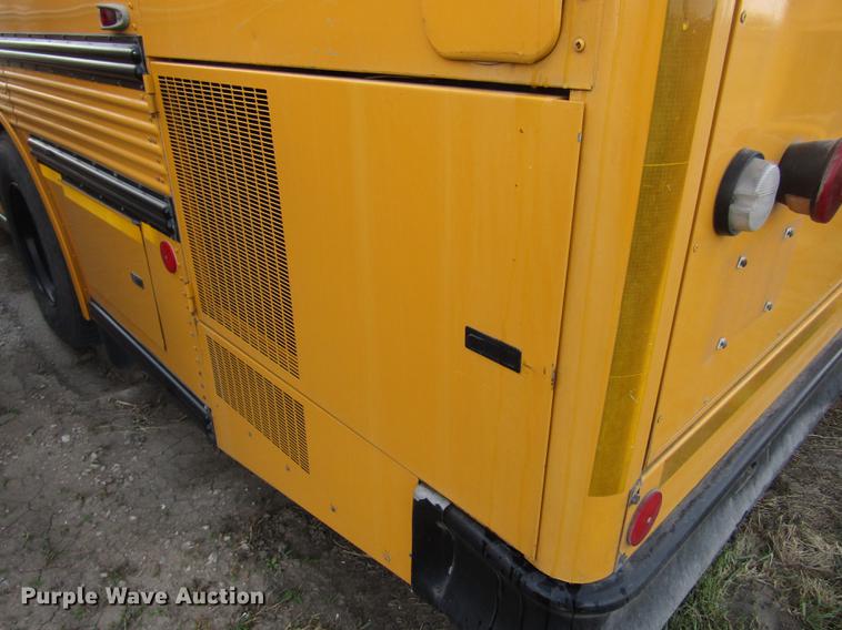 image for item DA3235 1999 Thomas Saf-T-Liner MVP ER school bus