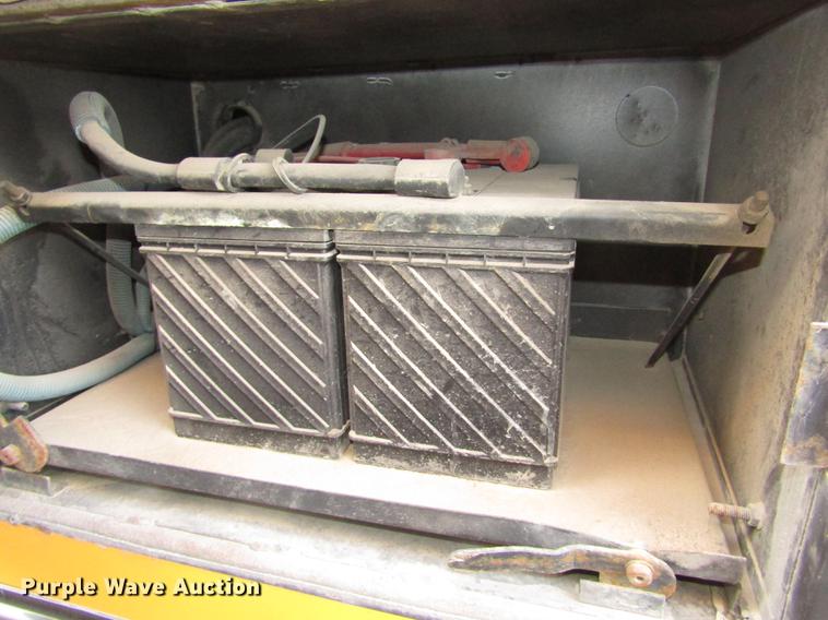 image for item DA3235 1999 Thomas Saf-T-Liner MVP ER school bus