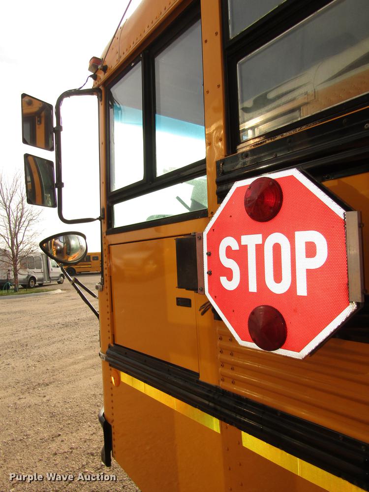 image for item DA3235 1999 Thomas Saf-T-Liner MVP ER school bus