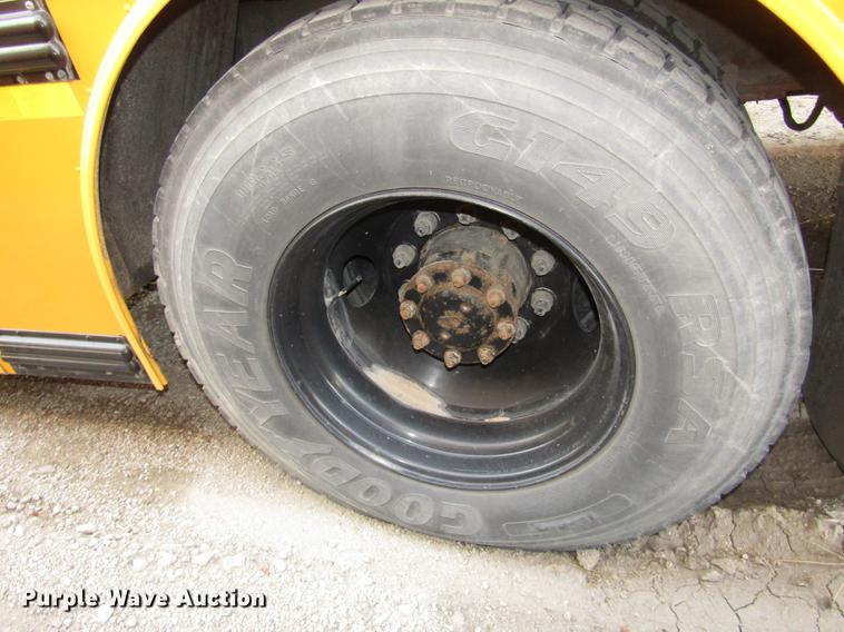 image for item DA3235 1999 Thomas Saf-T-Liner MVP ER school bus