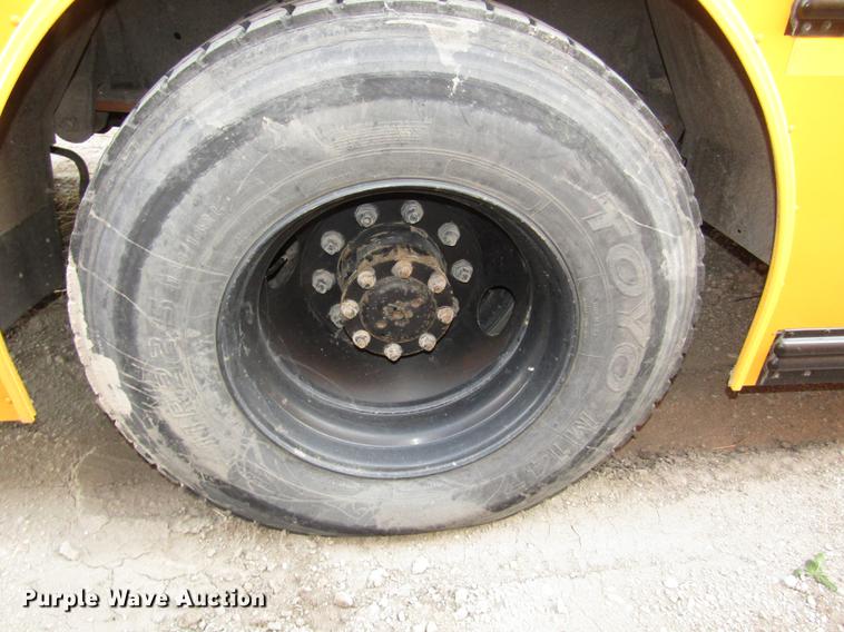 image for item DA3235 1999 Thomas Saf-T-Liner MVP ER school bus