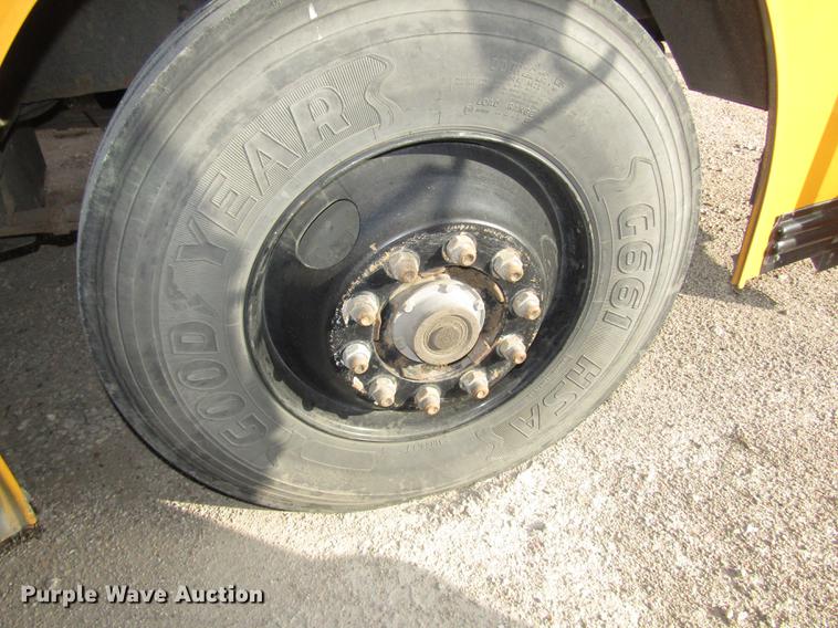 image for item DA3235 1999 Thomas Saf-T-Liner MVP ER school bus