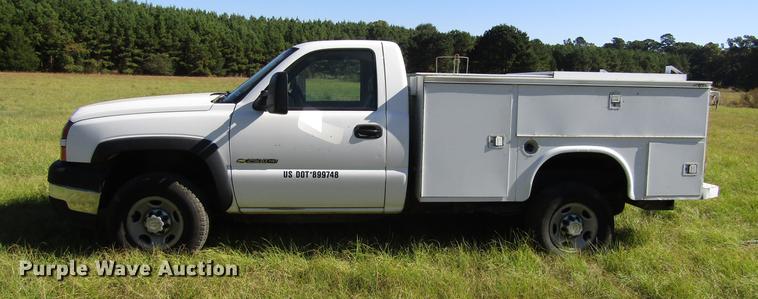 image for item DA6957 2007 Chevrolet Silverado Classic 2500HD utility bed pickup truck