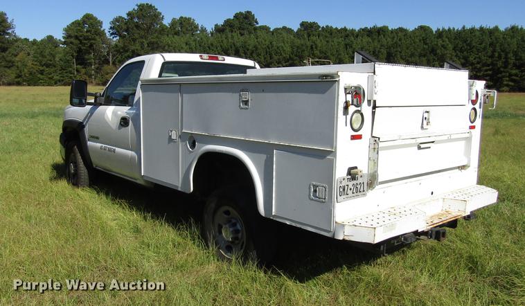 image for item DA6957 2007 Chevrolet Silverado Classic 2500HD utility bed pickup truck