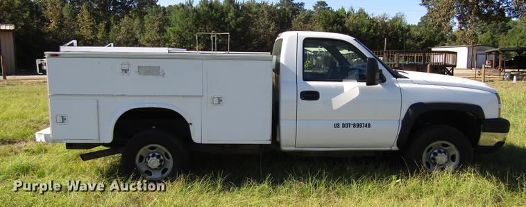 image for item DA6957 2007 Chevrolet Silverado Classic 2500HD utility bed pickup truck