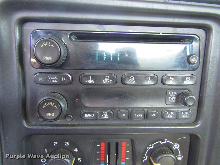 image for item DA6957 2007 Chevrolet Silverado Classic 2500HD utility bed pickup truck