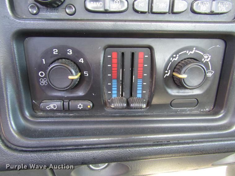 image for item DA6957 2007 Chevrolet Silverado Classic 2500HD utility bed pickup truck