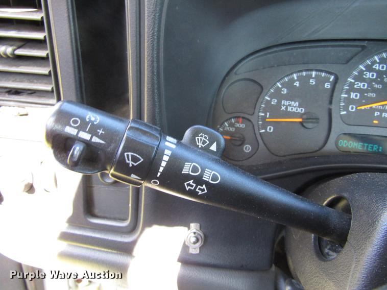 image for item DA6957 2007 Chevrolet Silverado Classic 2500HD utility bed pickup truck